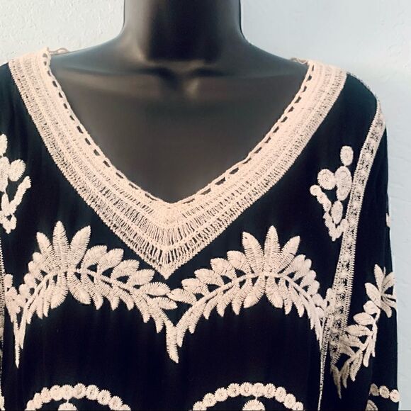 LAPIS Black & Cream Floral Lace Crochet Boho Blouse Size Small - Picture 2 of 14